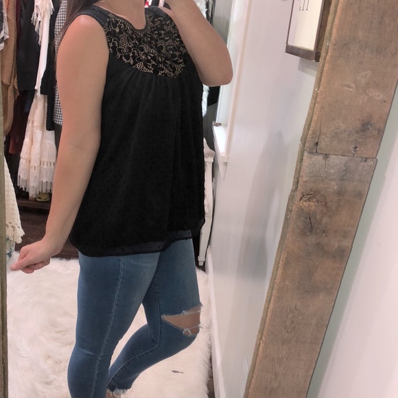 One September size large black embroidered top - Picture 2 of 7